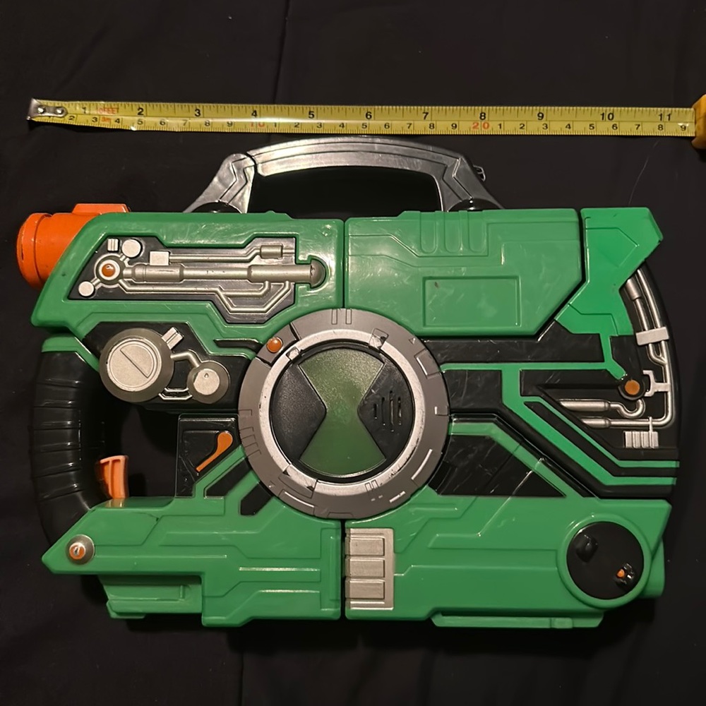 Ben 10 alien force transforming suitcase gun tech blaster